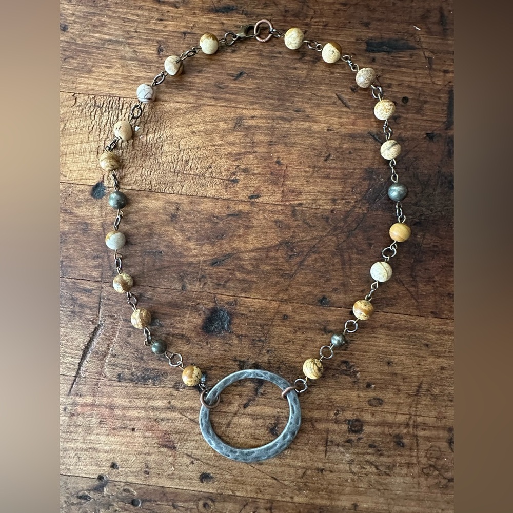 Circle pendant beaded necklace